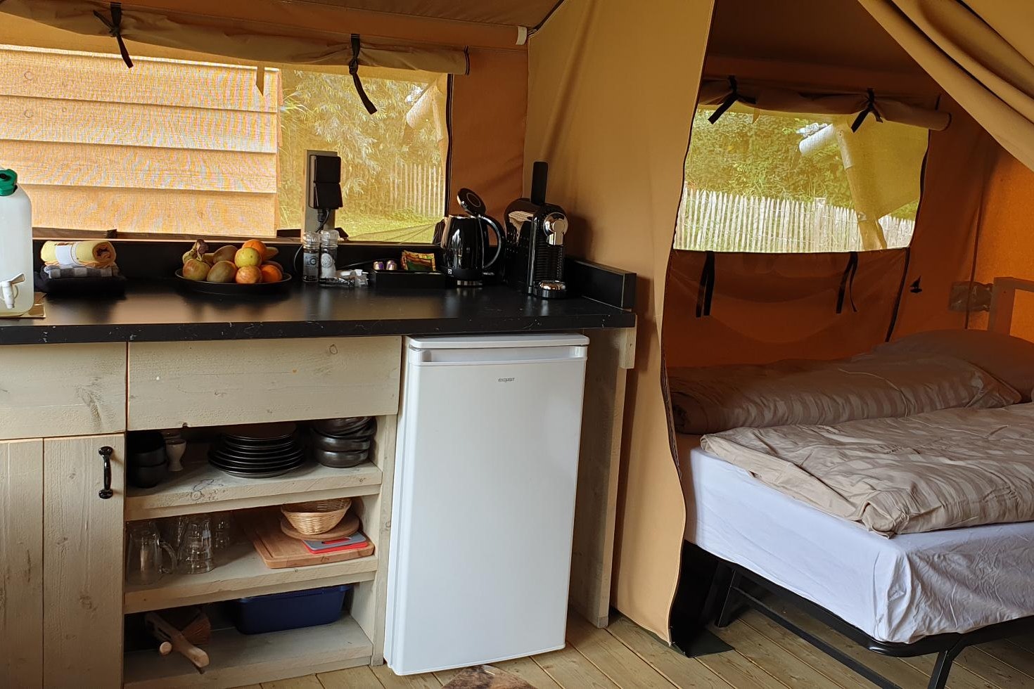 Archeon - Innenansicht eines Glamping-Zeltes