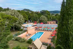 Camping Sandaya Les Jardins de Privas - Blick auf das Freibad auf dem Campingplatz