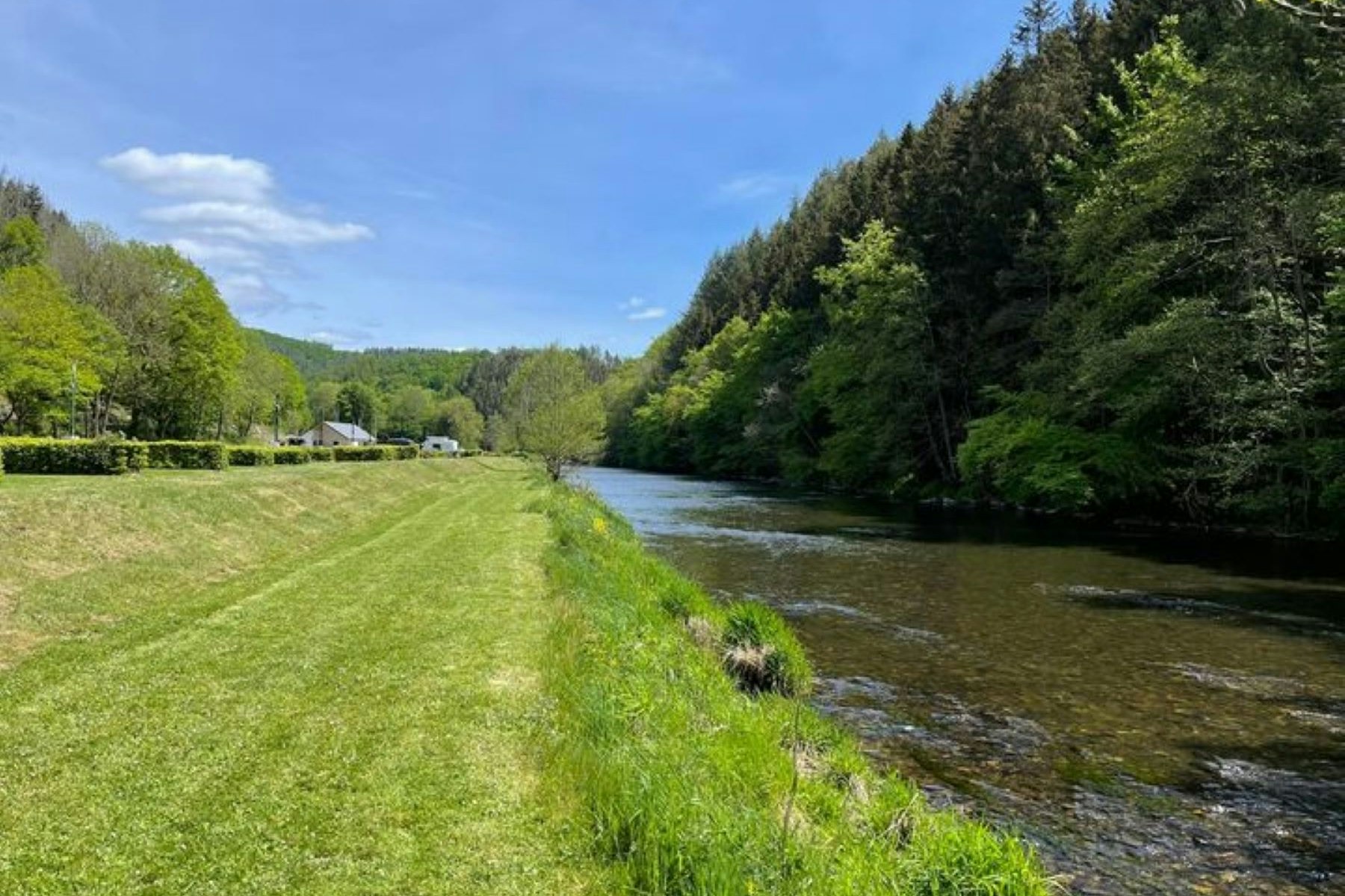 Ardenne Camping Mâboge - Campingplatz am Ufer des Flusses