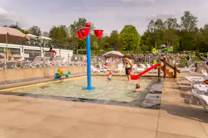 Ardennen Camping Bertrix - Kinderschwimmbecken mit Rutsche