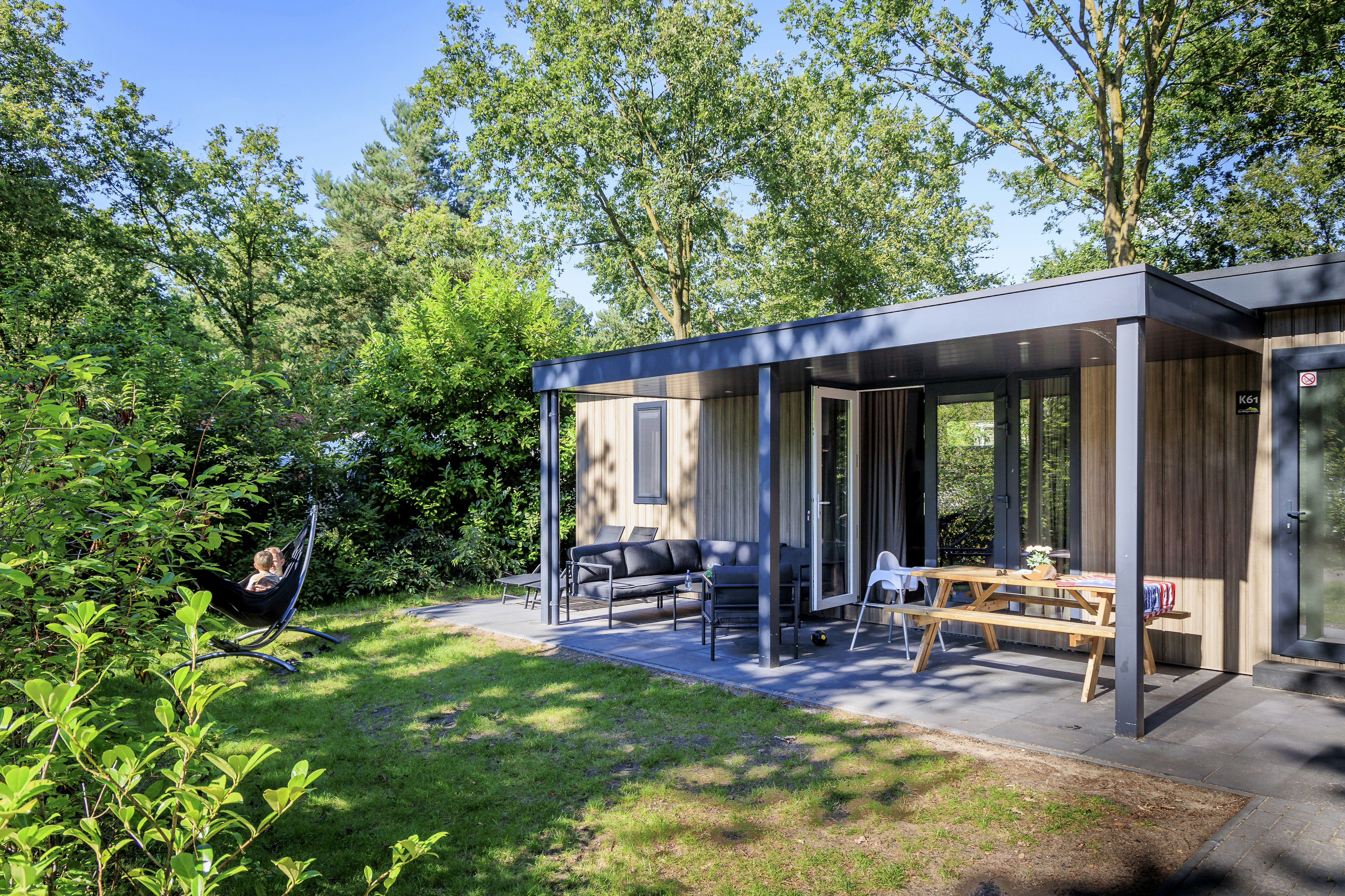 Ardoer Camping de Ullingse Bergen  - Mobilheim mit Terrasse auf dem Campingplatz