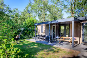 Ardoer Camping de Ullingse Bergen - Mobilheim mit Terrasse auf dem Campingplatz