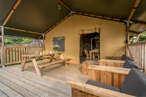 Ardoer Camping Ginsterveld - Glamping-Zelt mit Terrasse auf dem Campingplatz