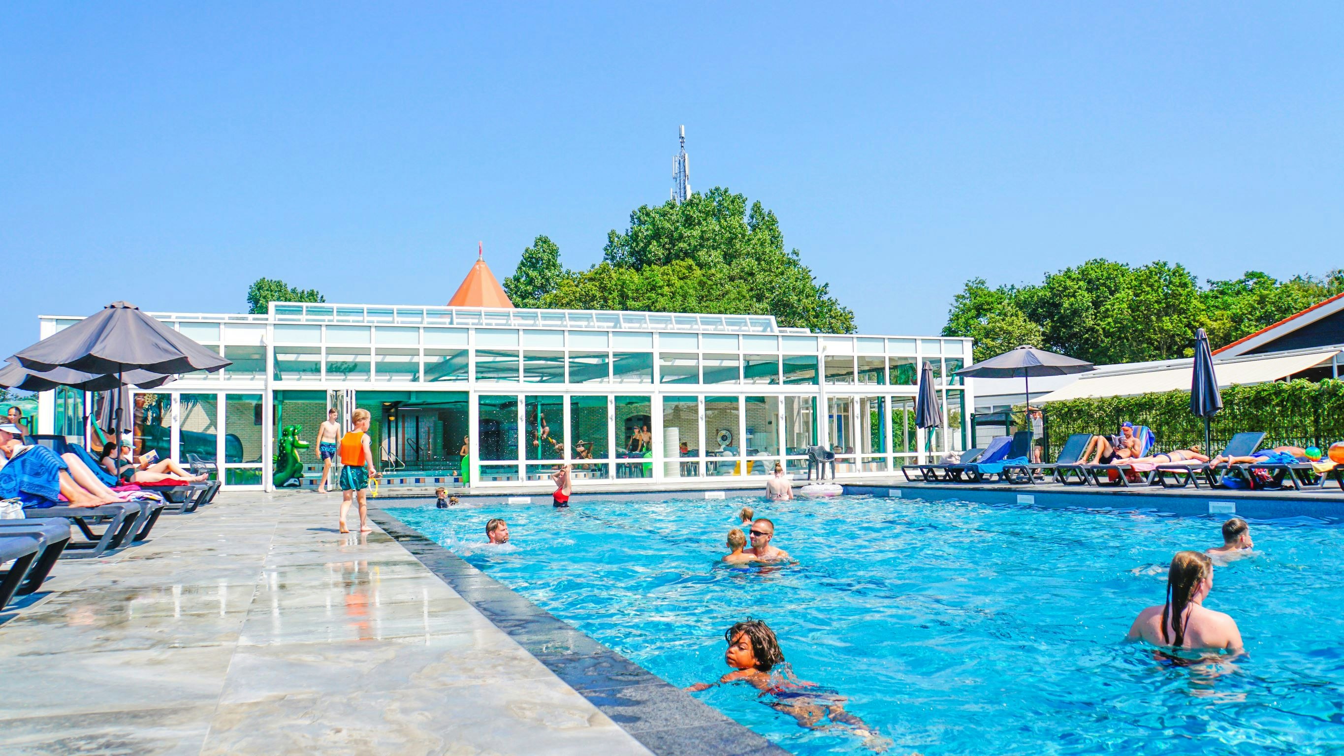Ardoer Camping Ginsterveld - Pool im Freien auf dem Campingplatz