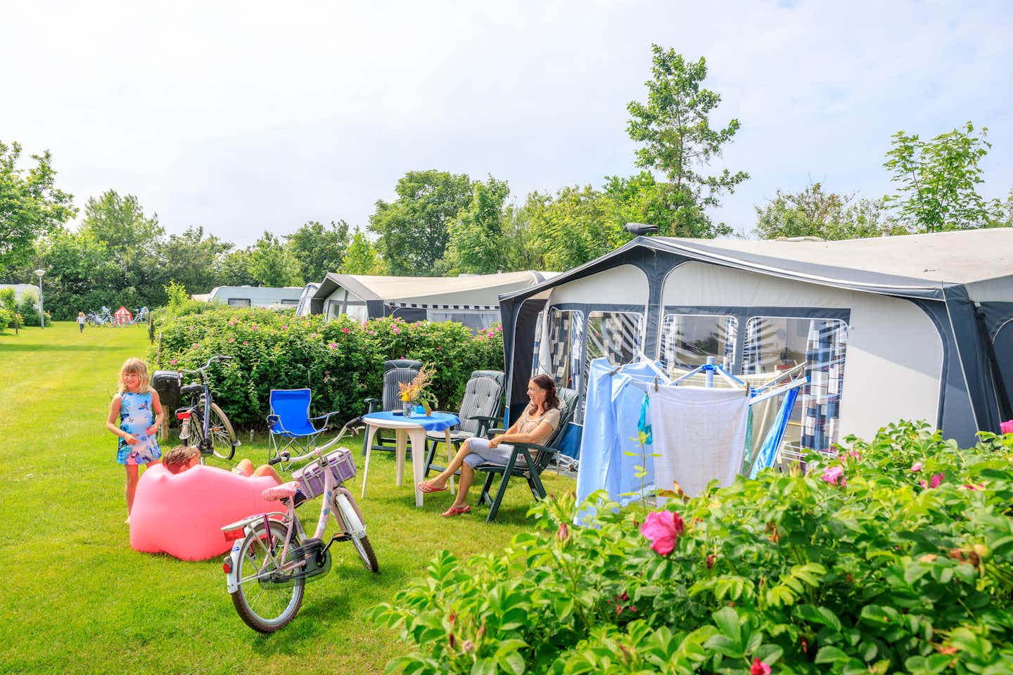 Ardoer Camping Ginsterveld - Zelt- Wohnwagen- und Wohnmobilstellplätzen zwischen Bäumen