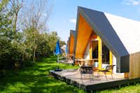 Ardoer Camping Sint Maartenszee  - Mietunterkünfte mit Terrassen in grüner Umgebung 