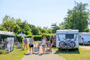 Ardoer Camping Westhove - Campingbereich für Zelte, Wohnwagen und Mobilheime im Schatten der Bäume