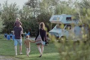 Ons Buiten Ardoer Campingpark Ons Buiten - Wohnmobil- und Wohnwagenstellplätze auf der Wiese