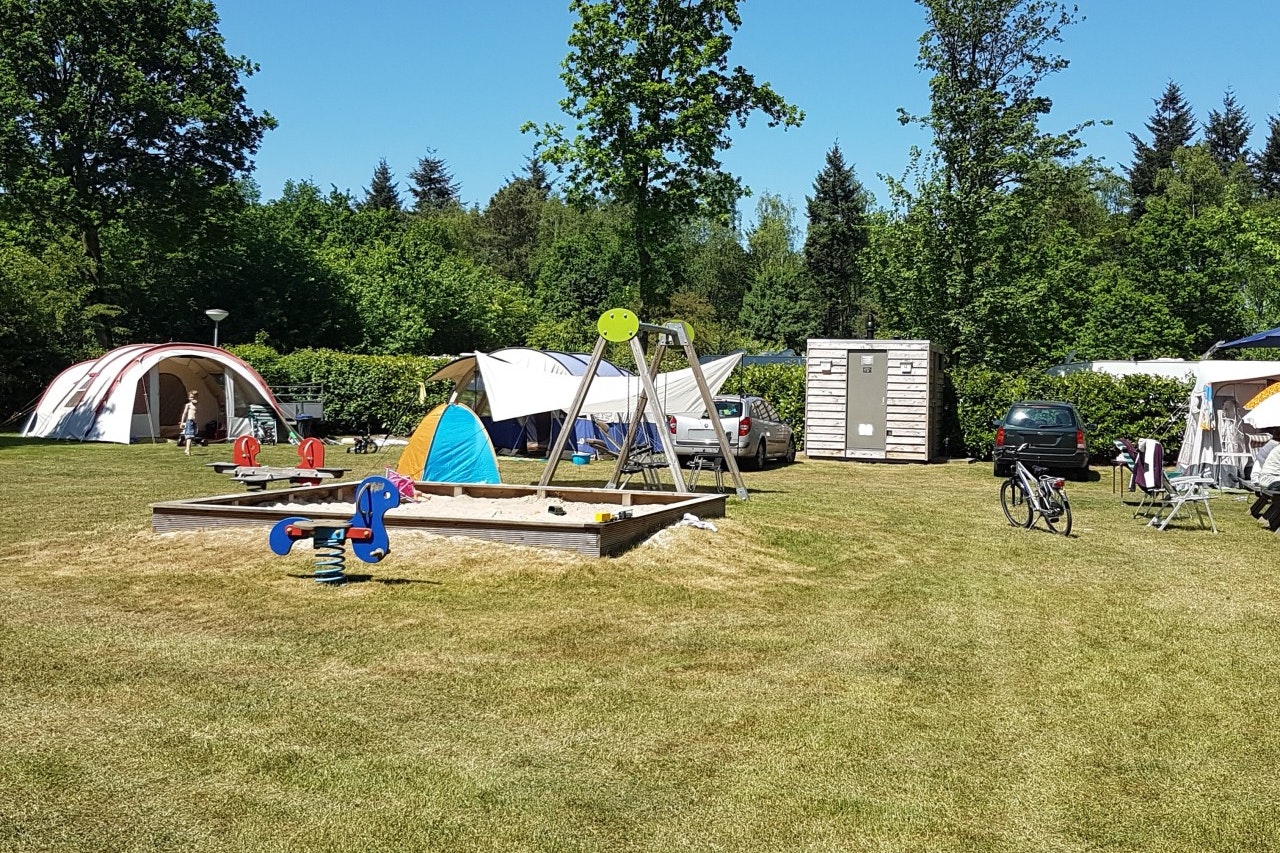 Veluwepark de Bosgraaf  Ardoer Comfortcamping De Bosgraaf  - Kinderspielplatz auf dem Campingplatz