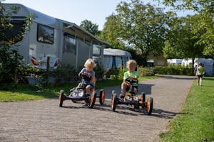 Ardoer Comfortcamping Scheldeoord - Kinder auf dem Campingplatz