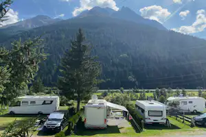 ArlBerglife Camping - stellplätze mit bergblick