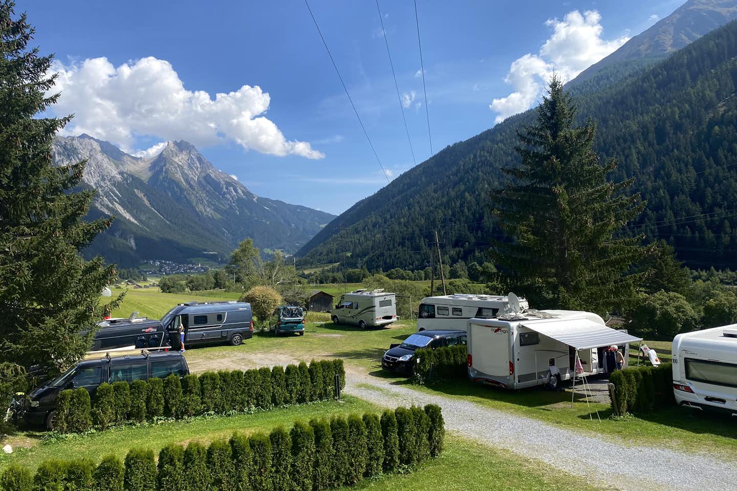 ArlBerglife Camping - stellplätze im grünen mit bergblick
