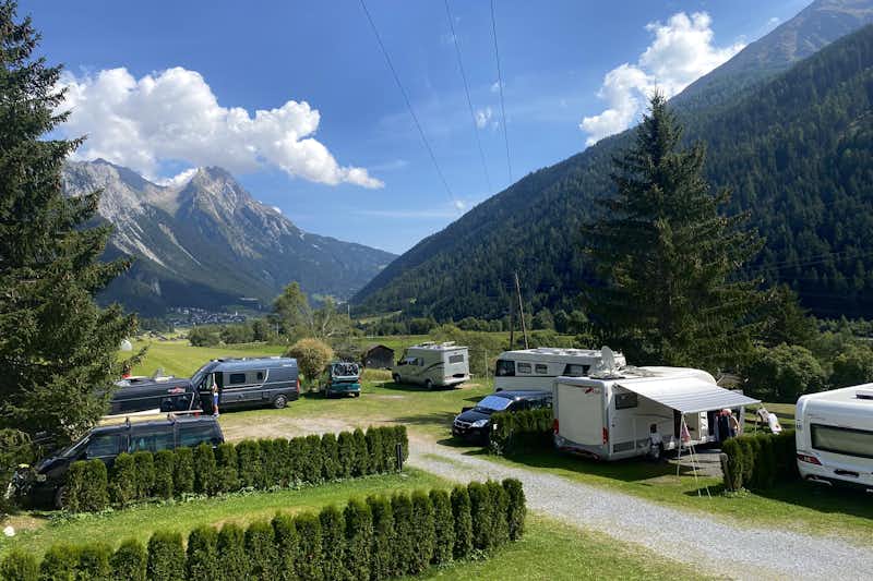 ArlBerglife Camping - stellplätze im grünen mit bergblick