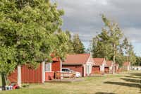 Askeviks Camping & Stugor - Mobilheime mit sonnigen Terrassen im Grünen