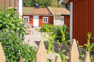 Astrid Lindgrens Värld Camping - Blick auf die Mietunterkünfte auf dem Campingplatz