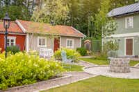 Astrid Lindgrens Värld Camping - Blick auf die Mobilheime auf dem Campingplatz