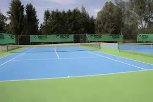 Attractiepark Slagharen - Tennisplätze auf dem Campingplatz