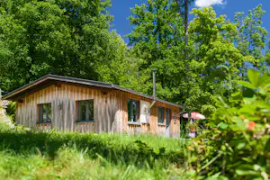 Auberge et Chalets de la Wormsa - Gebäude auf dem Campingplatz