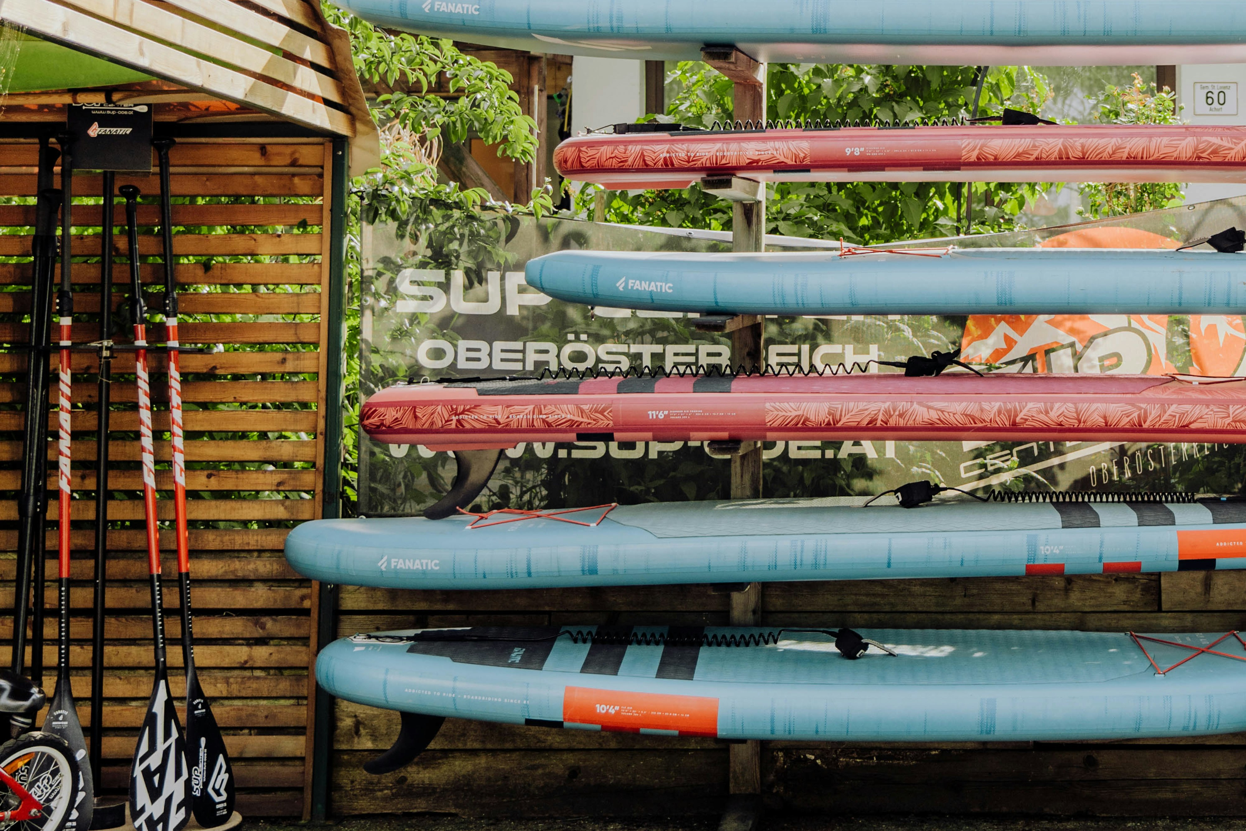 AustriaCamp Mondsee  Austria Camp Mondsee - Wassersportzubehörverleih auf dem Campingplatz