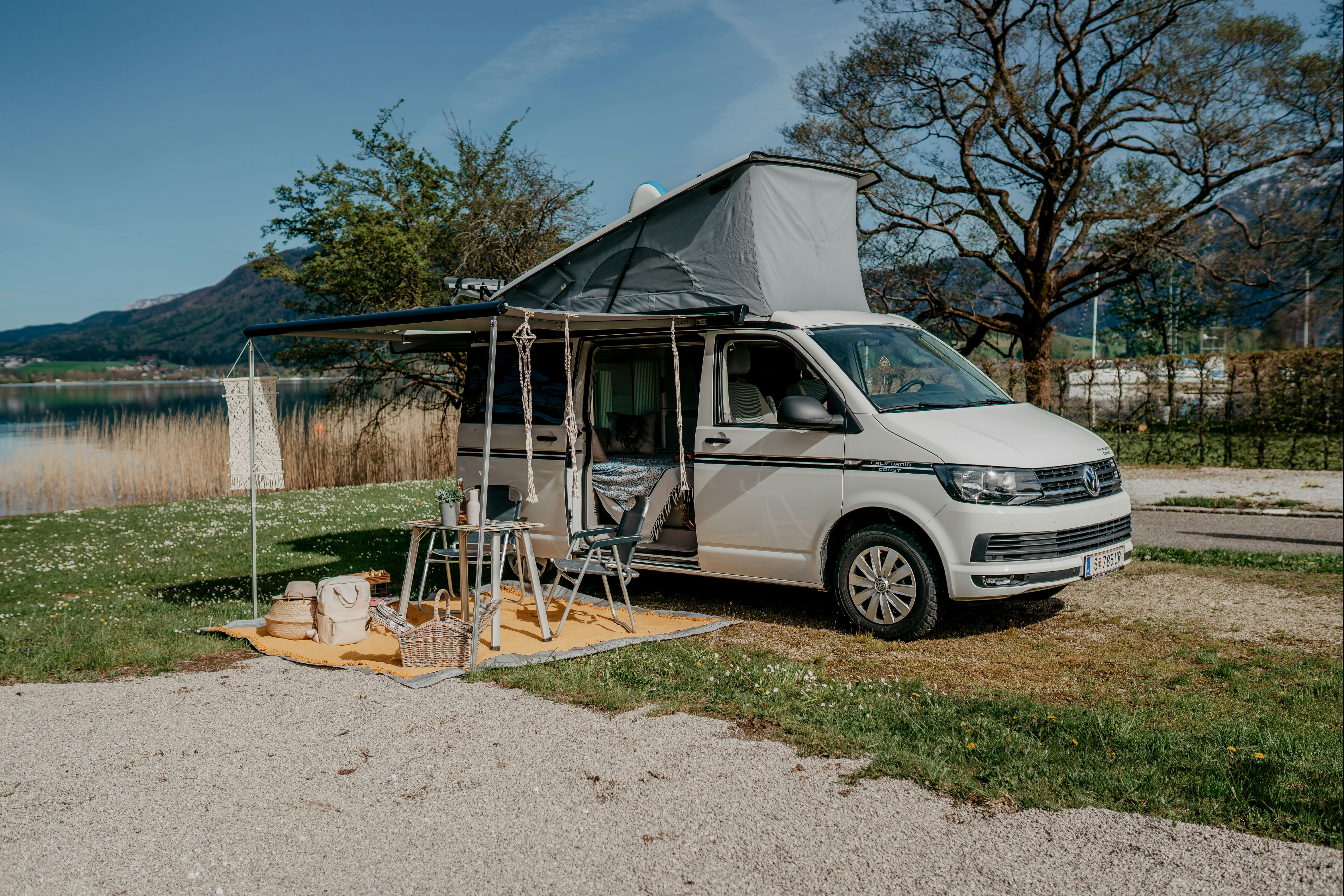 AustriaCamp Mondsee  Austria Camp Mondsee - Wohnmobil- und Wohnwagenstandplätze auf der Wiese