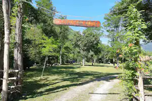 Auto Camp River - Eingang des Campingplatzes