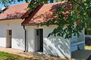 Autocamp Lika - Öffentliches Sanirärgebäude auf dem Campingplatz