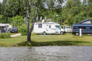 Autocamp Lipno - Modřín - Wohnmobil- und Wohnwagenstellplätze am Ufer