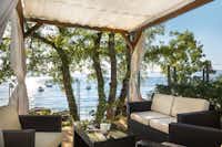 Aminess Atea Camping Resort - Terrasse mit Blick auf das Meer