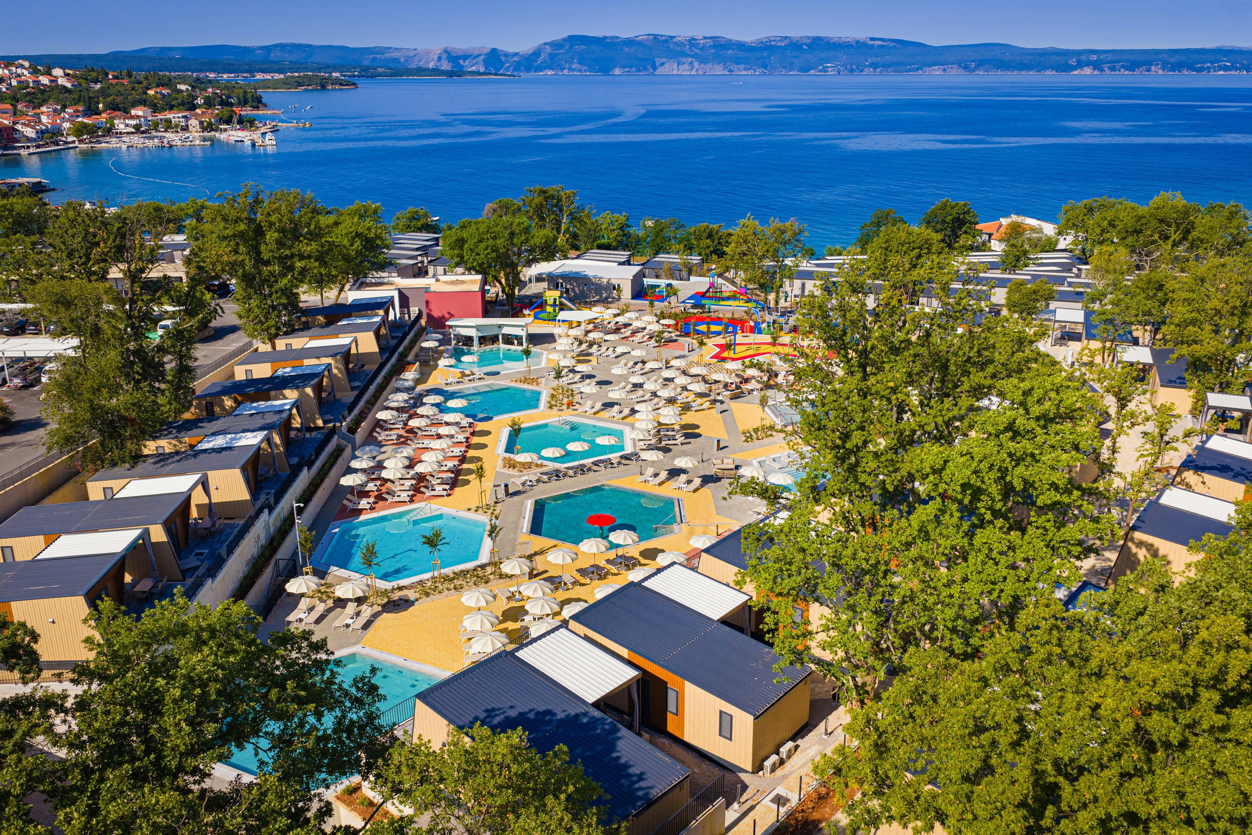Aminess Style Camping Atea Resort  - Luftaufnahme des Campingplatzes mit Freibad