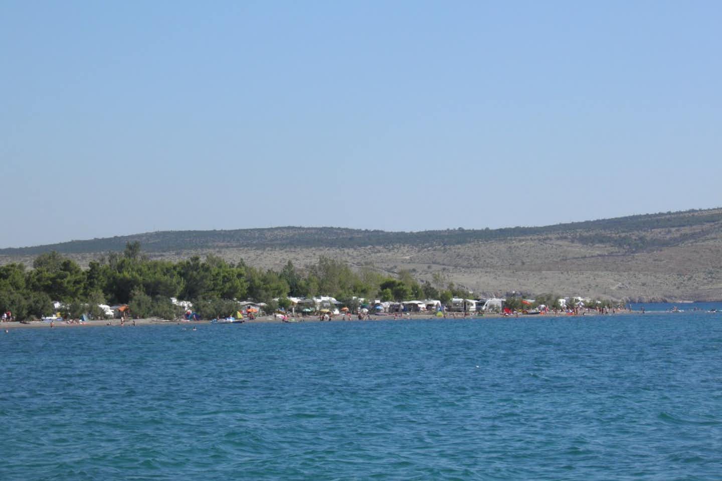 Autocamp Pisak - Blick auf den Campingplatz vom Mittelmeer aus