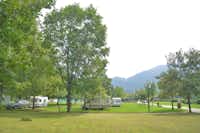 Autocamp Plivsko jezero - Wohnwagen- und Zeltstellplatz zwischen Bäumen