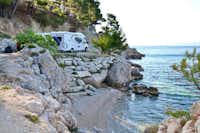Autocamp Sirena  -  Wohnwagenstellplatz vom Campingplatz mit direktem Zugang zum Mittelmeer