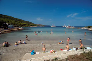 Autocamping Mlaska - Gäste am Badestrand vor dem Campingplatz