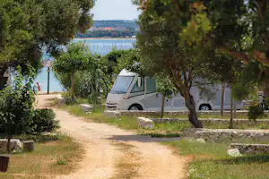 Terra Park Phalaris - Stellplätze mit Blick auf das Wasser
