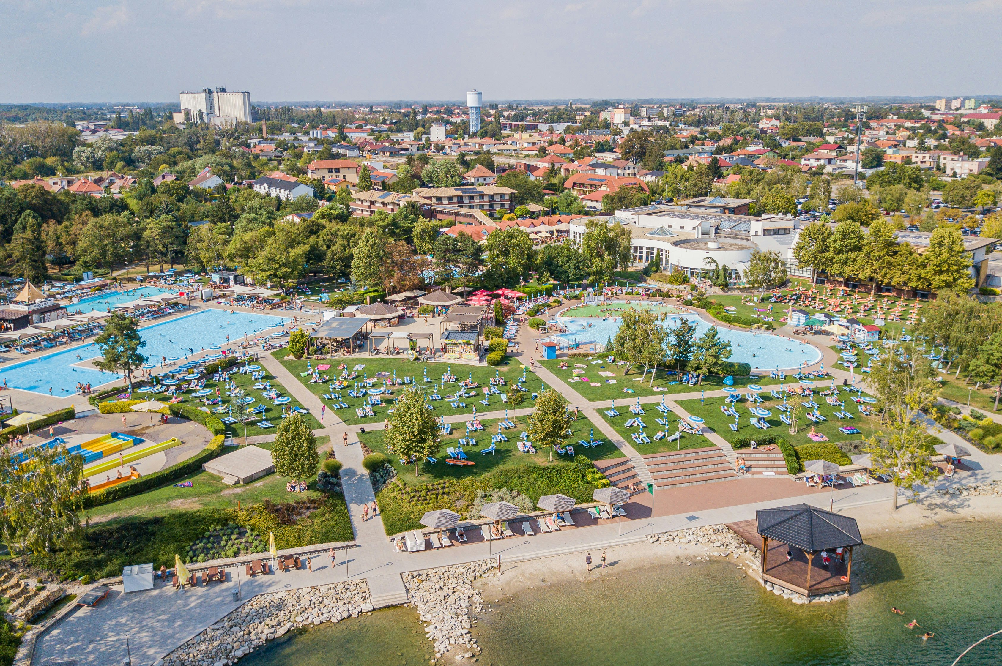 Autokemping Thermalpark  - Luftaufnahme des Campingplatzes mit Wasserpark