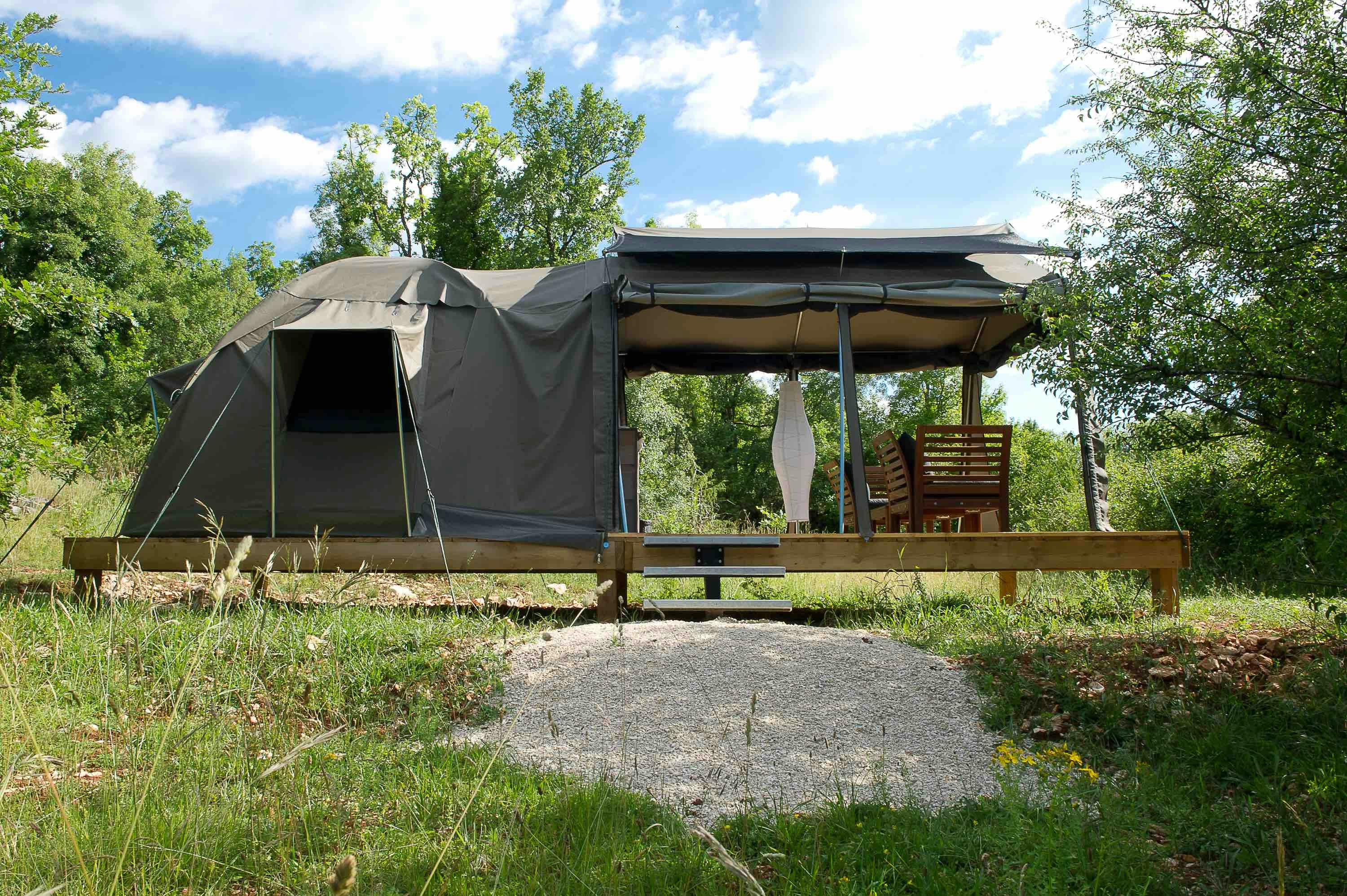 Aux Lodges du Mas de Nadal - Glamping-Unterkunft mit Terrasse auf dem Campingplatz