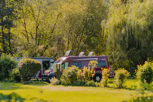 AZUR Campingpark Altmühltal - Standplätze im Grünen auf dem Campingplatz