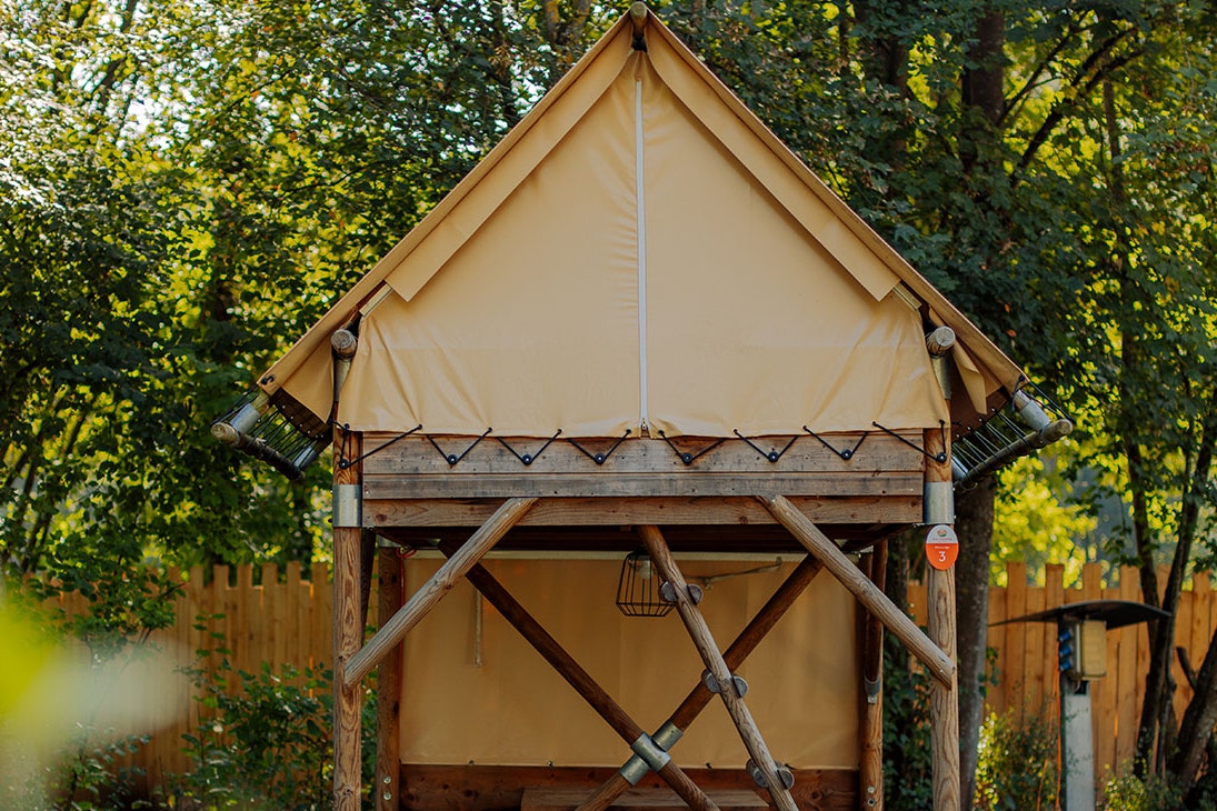 Azur Camping Wertheim  AZUR Campingpark Wertheim am Main - Hochzelt auf dem Campingplatz