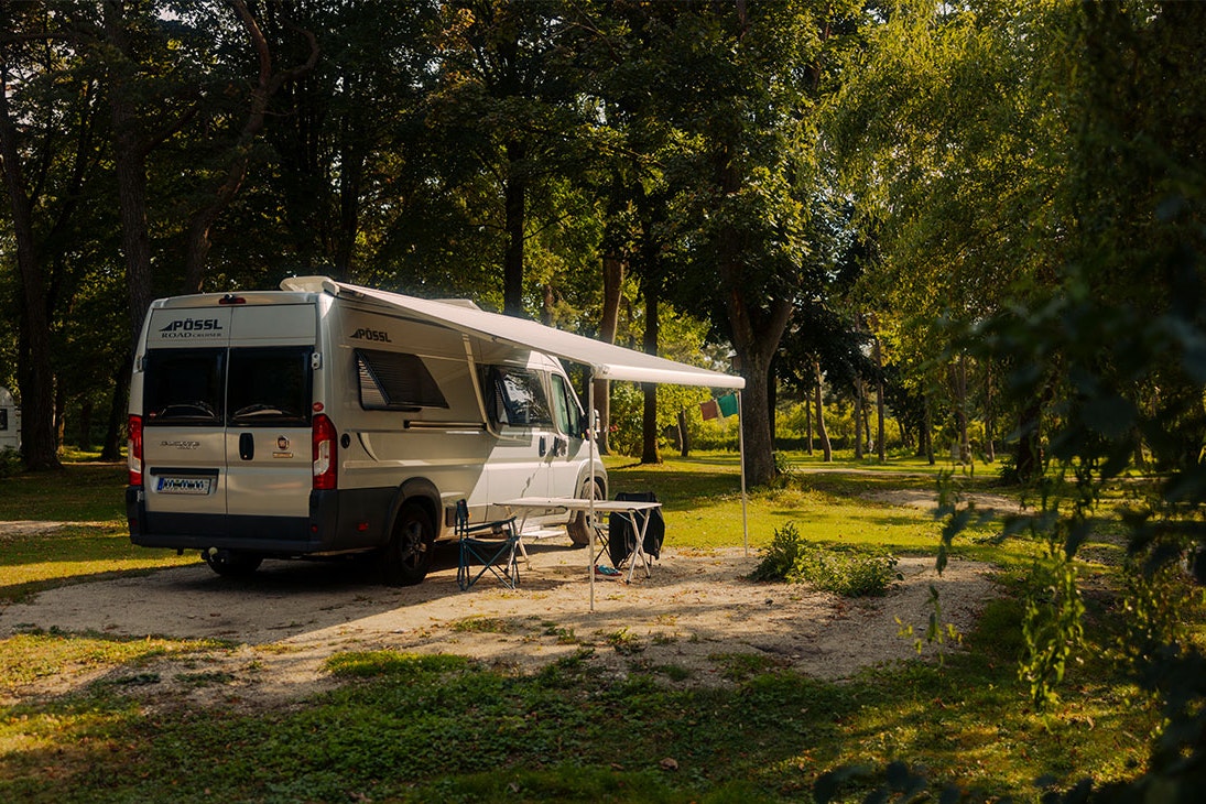 Azur Camping Ingolstadt  AZUR Waldcamping Auwaldsee - Standplätze auf dem Campingplatz