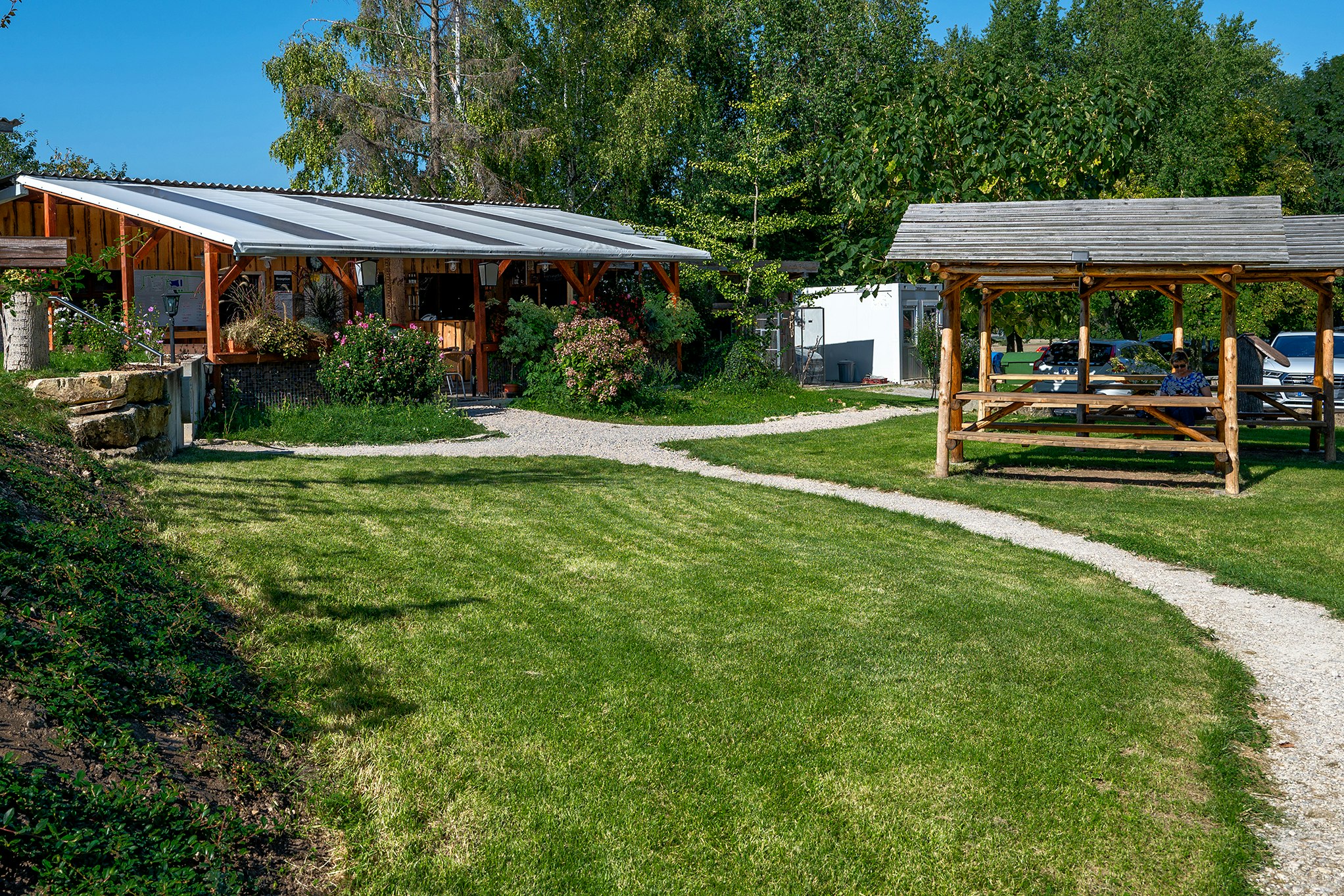 Campingplatz Ettersburg  Bad-Camp Ettersburg - Blick auf die Rezeption und andere Einrichtungen des Campingplatzes