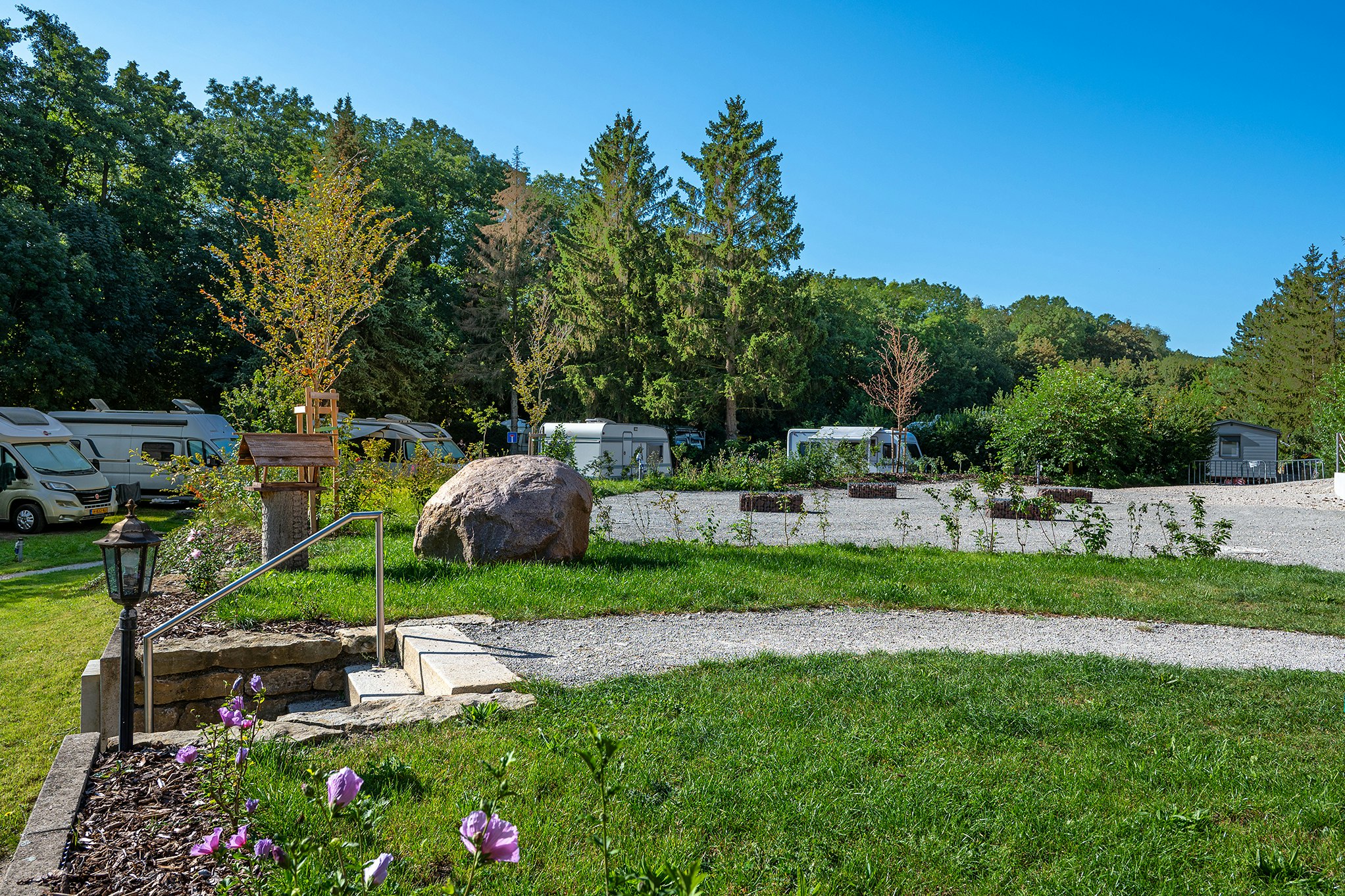 Campingplatz Ettersburg  Bad-Camp Ettersburg - Blick auf die Standplätze im Grünen