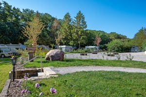 Campingplatz Ettersburg Bad-Camp Ettersburg - Blick auf die Standplätze im Grünen