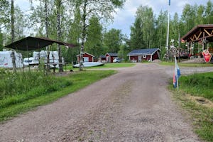 Badsta Camping - Blick auf den Eingang des Campingplatzes