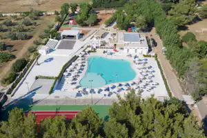 Baia di Gallípoli Camping Resort - Blick auf die Poollandschaft des Campingplatzes
