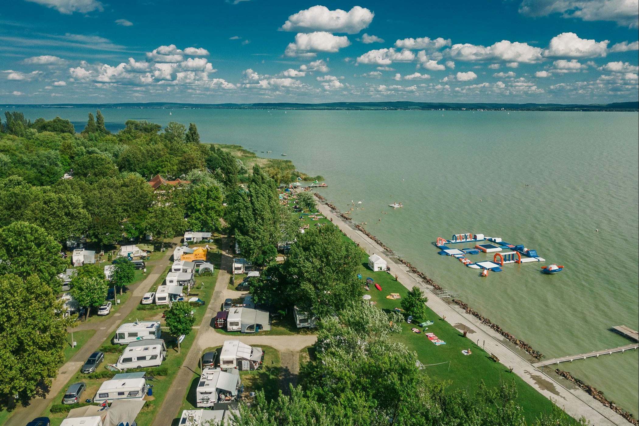 Balatontourist Camping Napfény  - Luftaufnahme des Campingplatzes
