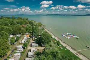 Balatontourist Camping Napfény - Luftaufnahme des Campingplatzes