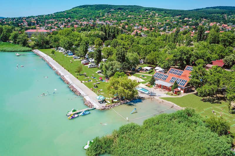 Balatontourist Camping Napfény - Campingplatz mit Blick auf das Meer