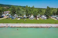 Balatontourist Camping Napfény - Stellplätze mit Blick auf das Meer