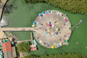 Balatontourist Camping Naturist Berény - Badebereich am See aus der Vogelperspektive