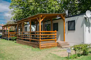 Balatontourist Camping Strand-Holiday - Mobilheime mit Terrasse auf dem Campingplatz